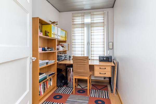 Foto - Te koop: Karakteristiek wonen met de duurzaamheid van nu! Verrassend ruime tussenwoning (1938) met 5 slaapkamers, hybride warmtepomp en Energielabel A nabij het centrum van Heerlen. 